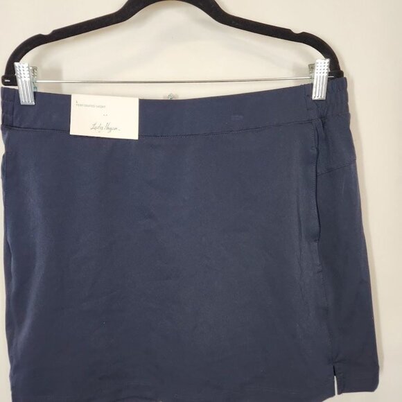 Lady Hagen Women's 16” Perforated Golf Skort in Dark Navy - Size Medium - Picture 4 of 9